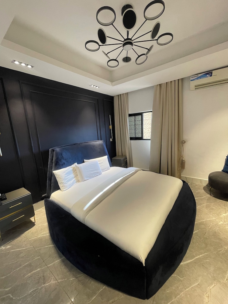 Sujimoto Residences Precious
