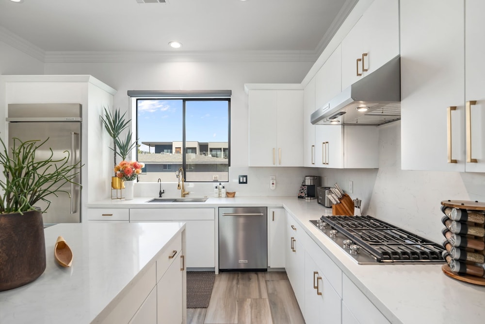 NEW Desert Standard Modern 3-level Oasis