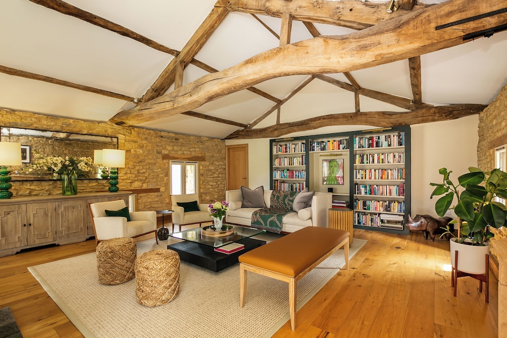 Stunning 4BD Family Home Near Banbury