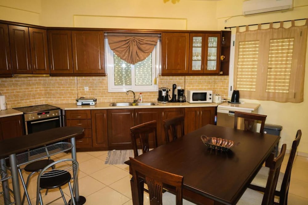 Kyparissia Coastal Getaway With Seaviews