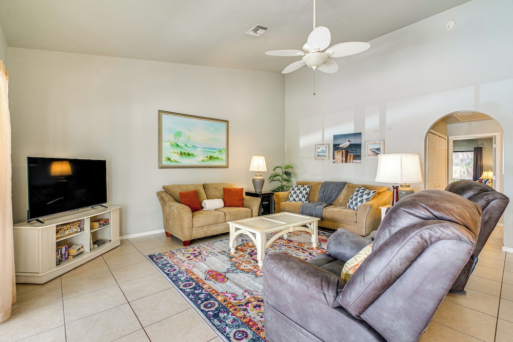 Walk to Sugar Sands: Retreat in Fort Myers Beach