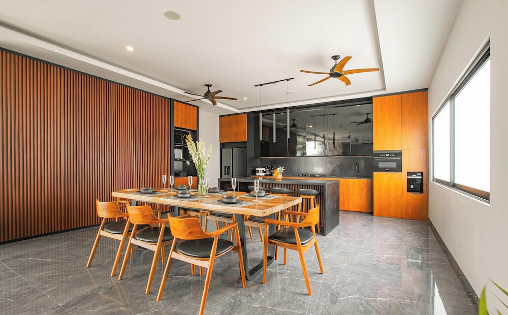 Villa MJ Modern 4BR with Pool & Rooftop