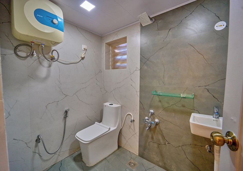 Vihani's Western Clouds by VOYE HOMES