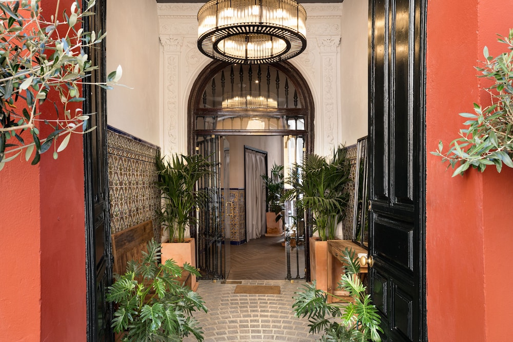 Honest Sevilla Hotel 59