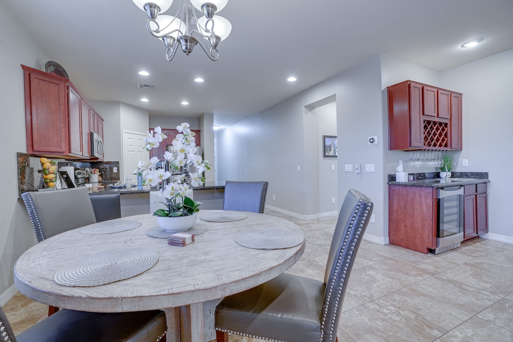 Glendale Home Near Westgate Entertainment District