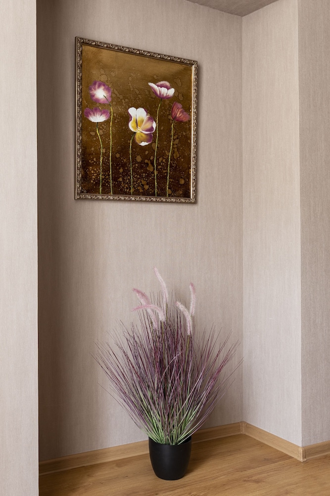 Home4day Central Apartment on Nevsky Prospekt
