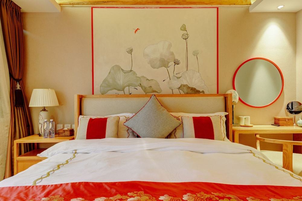ISVARA Culture Homestay Suites