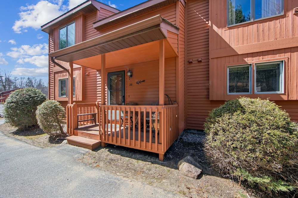 Hullabaloo 23E - Upgrade End Unit With Mountain Views 2 Bedroom Townhouse by The Summit at Gore Mountain