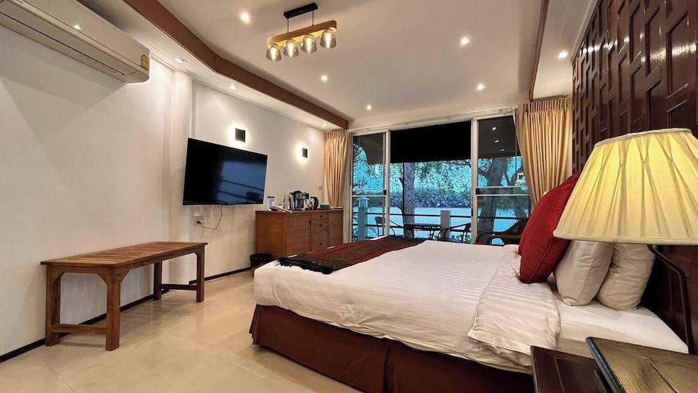 No8 Double Suite, Rainbow Arokaya Welnes