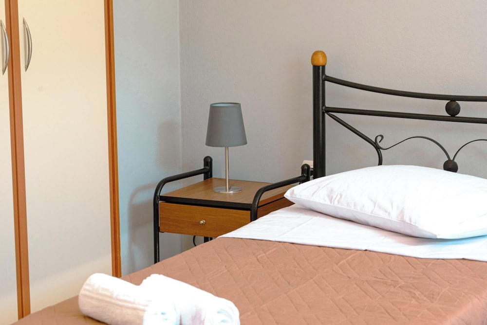 OLIA APARTMENTS LYGIA