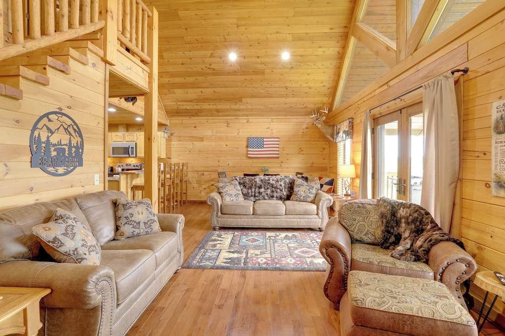 Near Current River: Family-friendly Cabin w/ Deck!