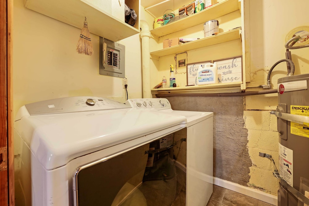 6 Mi to Pinecrest Lake: Cozy Cabin in Cold Springs