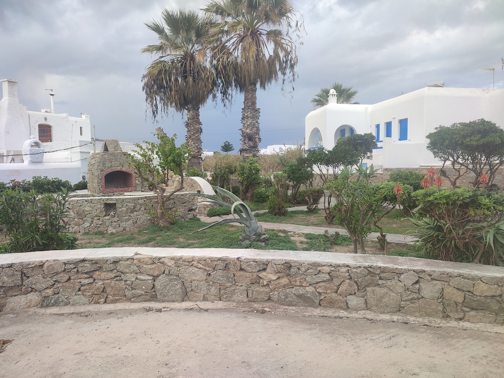 Ornos Beachside 2 Bd Stylish House