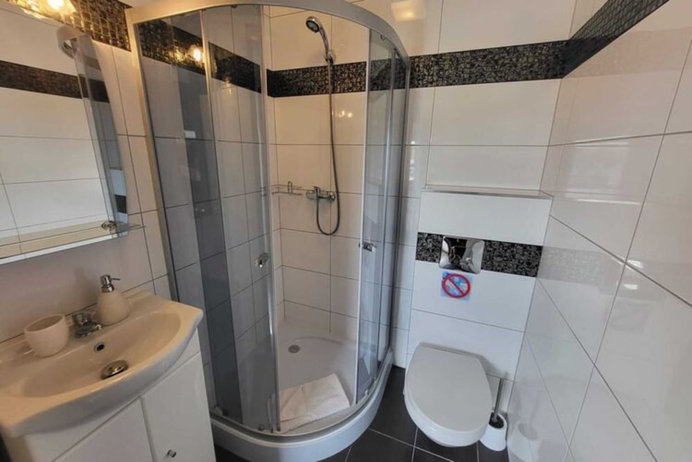 Comfortable Apartment, 5 Bedrooms, Summer Pool