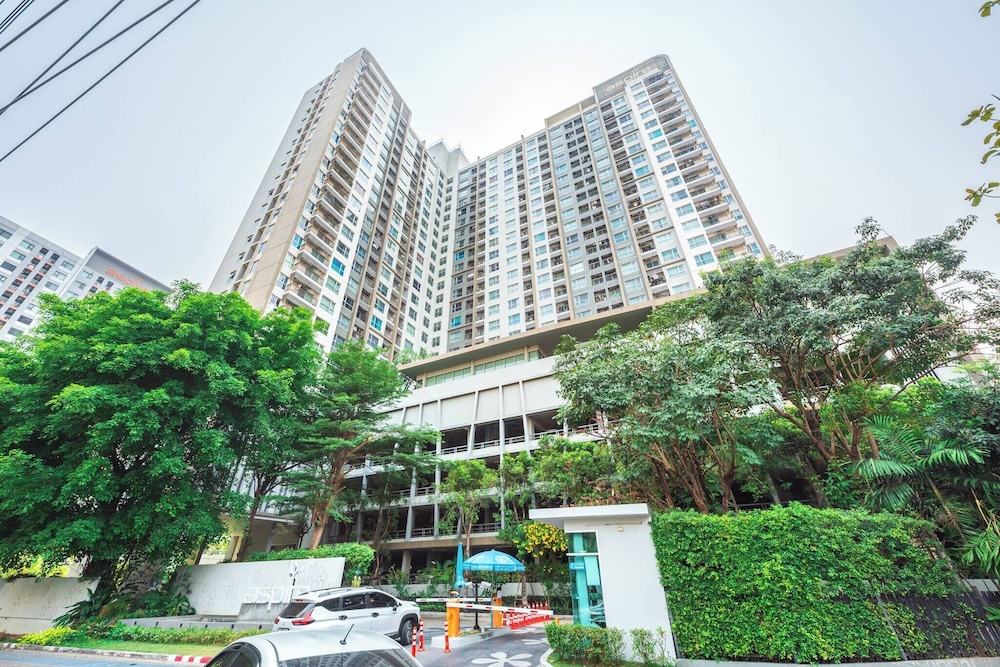 2BR 7 Mins Walk to BTS Bill Included