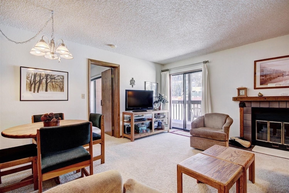 Mountainside  162h 2 Bedroom Condo by RedAwning