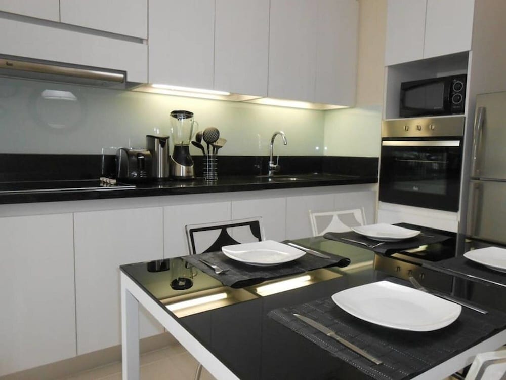 Carmelitas Contemporary 1BR Apt - Pool Gym Metro