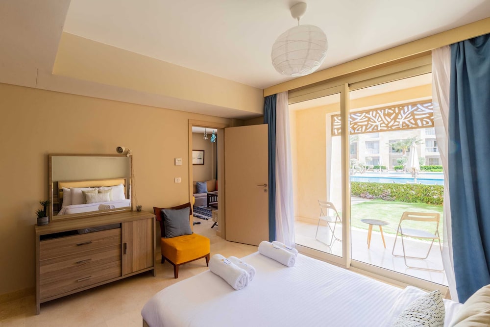 Xuru Stays I Exotic 1bdr w/ Outdoor Terrace Pool & Beach Access