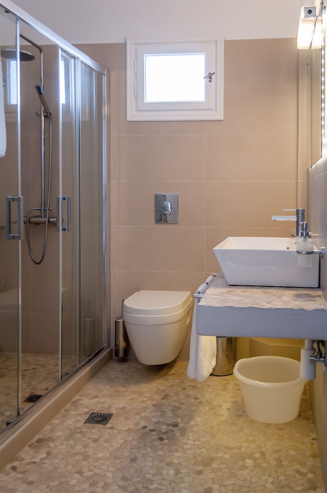 Milos Bay Suites