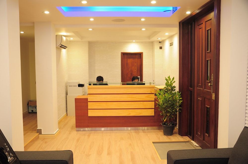 Hotel Airport Beach Hotel - Image 1