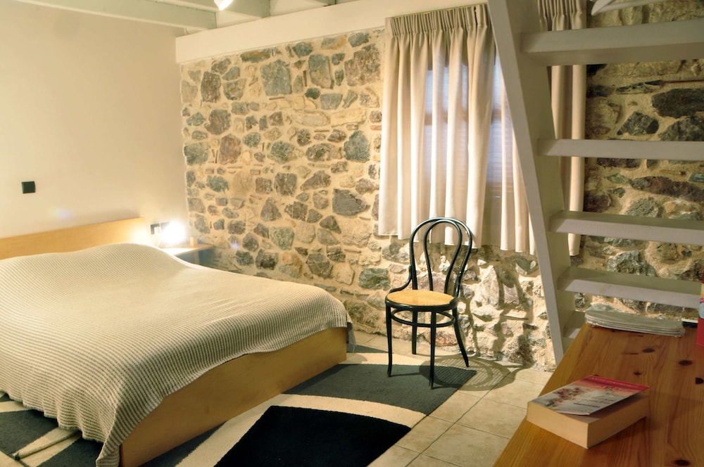 Limni Stone Apartment
