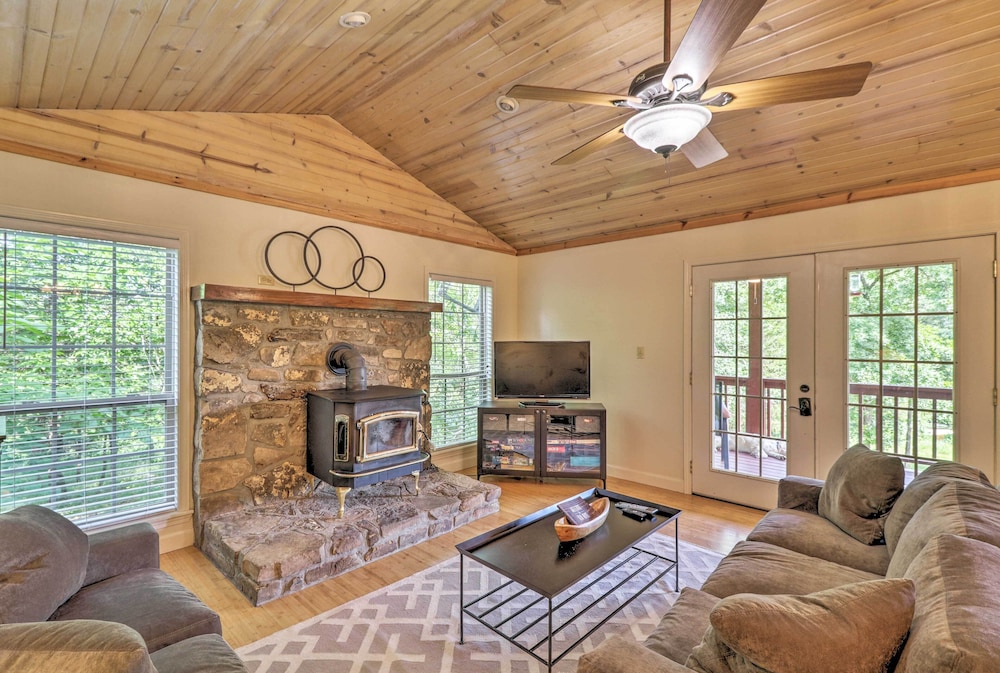 'creekside Hideaway' w/ Fire Pit + Creek Access! view 4