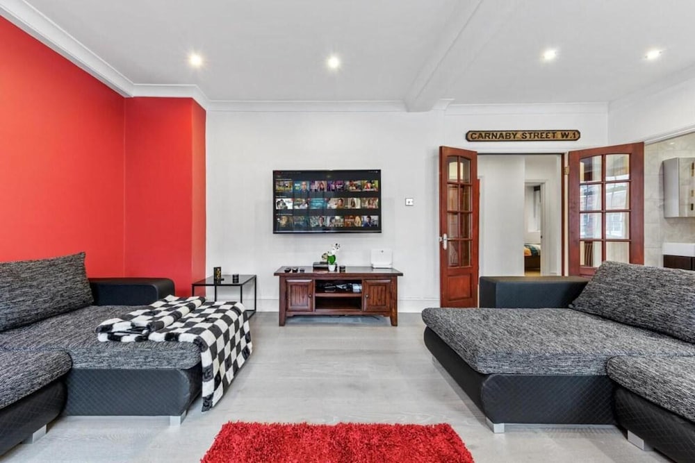 London Chic Apartment - City Center Gem