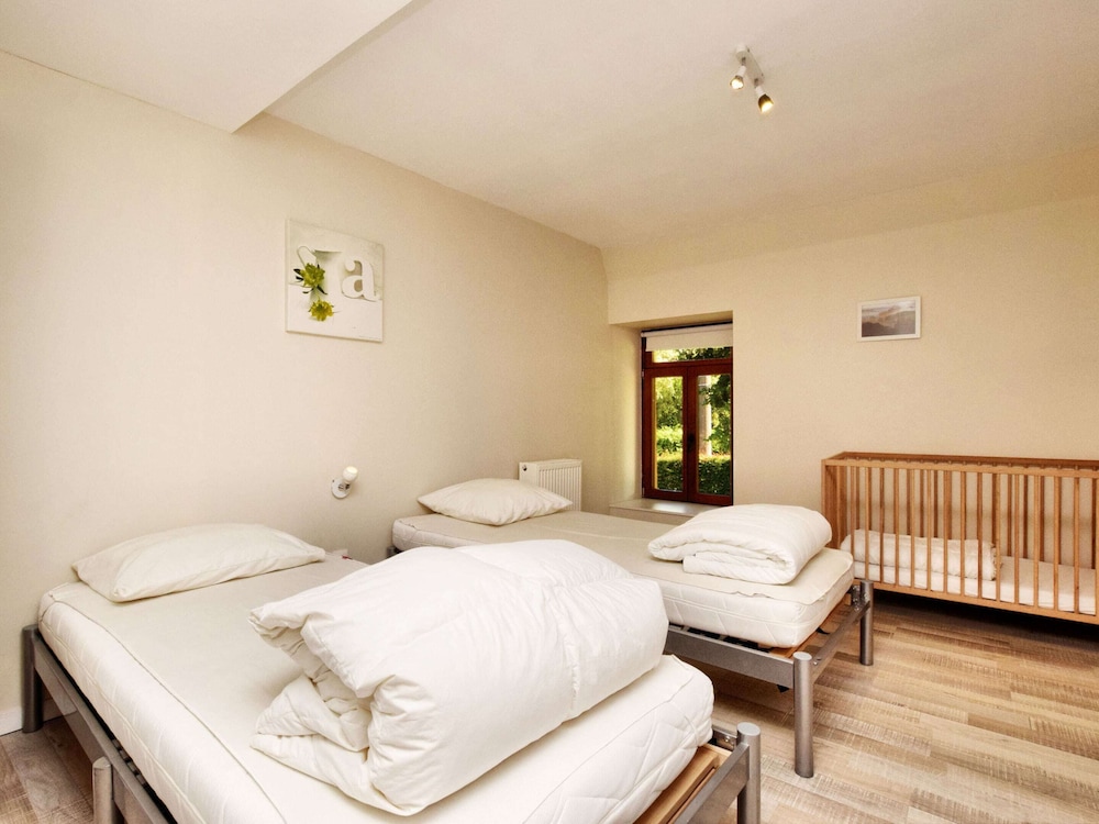Fine Group House With Sauna Garden view 2