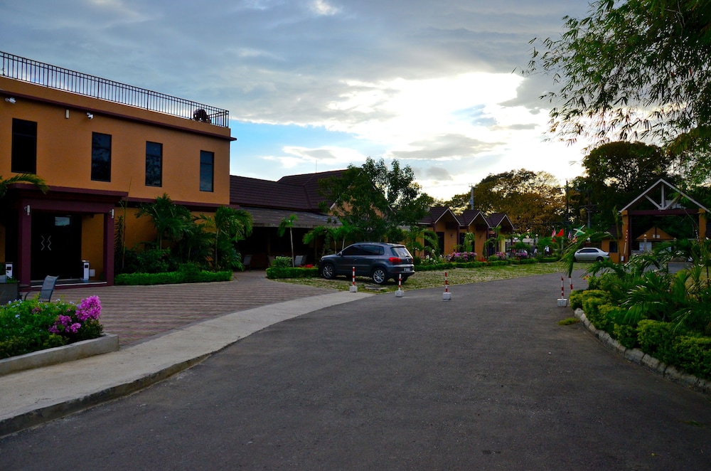 Donway, A Jamaican Style Village