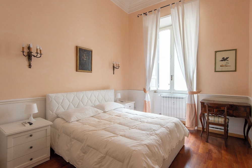 Vatican Luxury Three Bedroom Apartment en Rome
