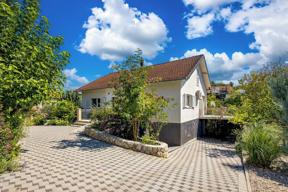 Holiday Home Ljubica With Pool