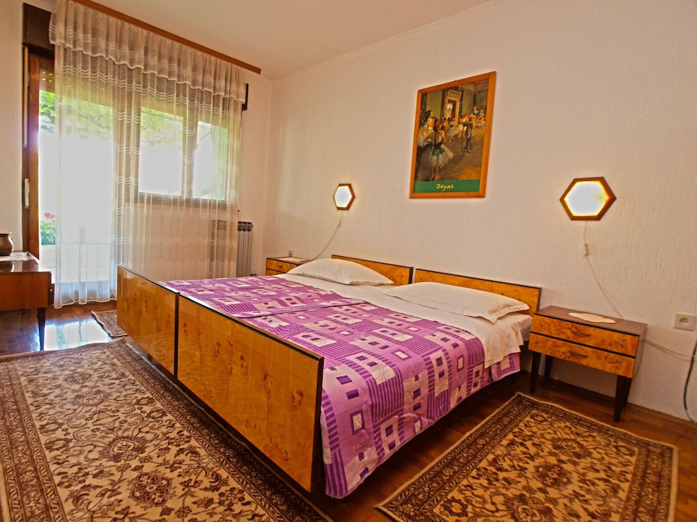 Apartment 390 view 4