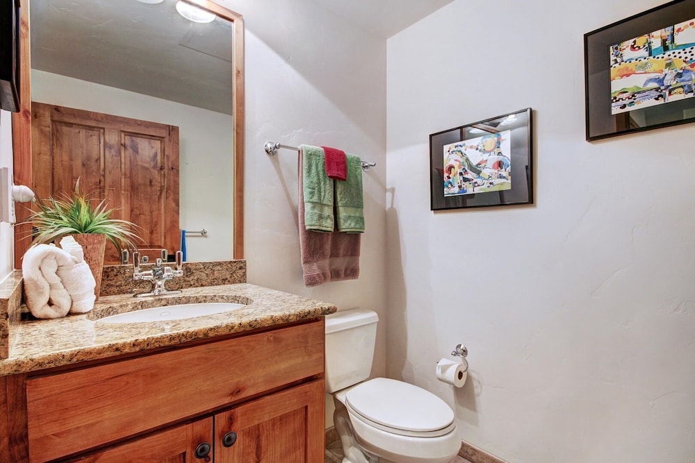 Timberline Cove 203 2 Bedroom Condo by RedAwning