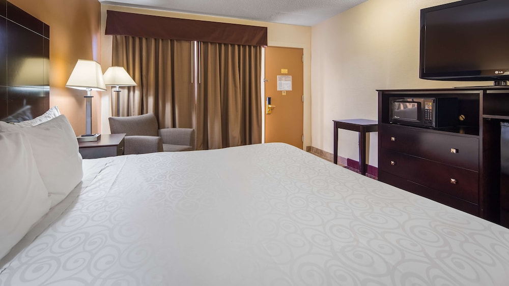 St. Charles Vacations - Best Western Inn of St. Charles - Property Image 16
