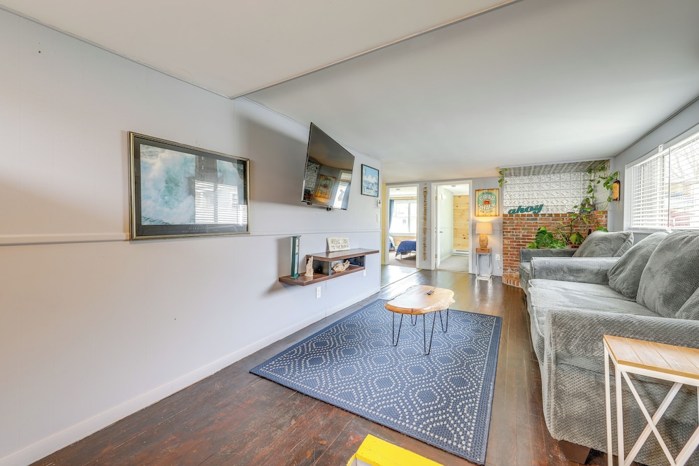 Walk to OOB Pier: Family-friendly Home w/ Hot Tub!