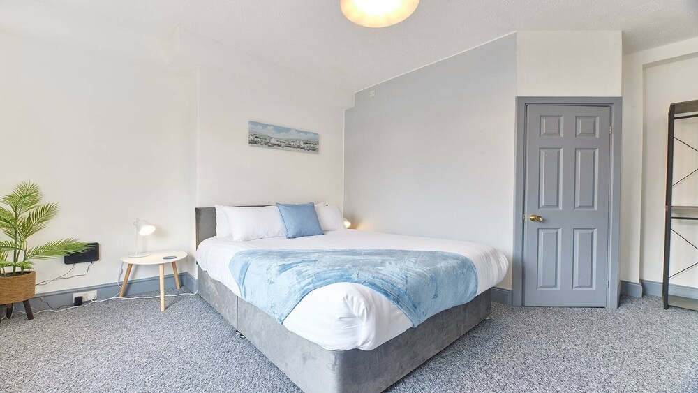 Host Stay Ralph House view 3