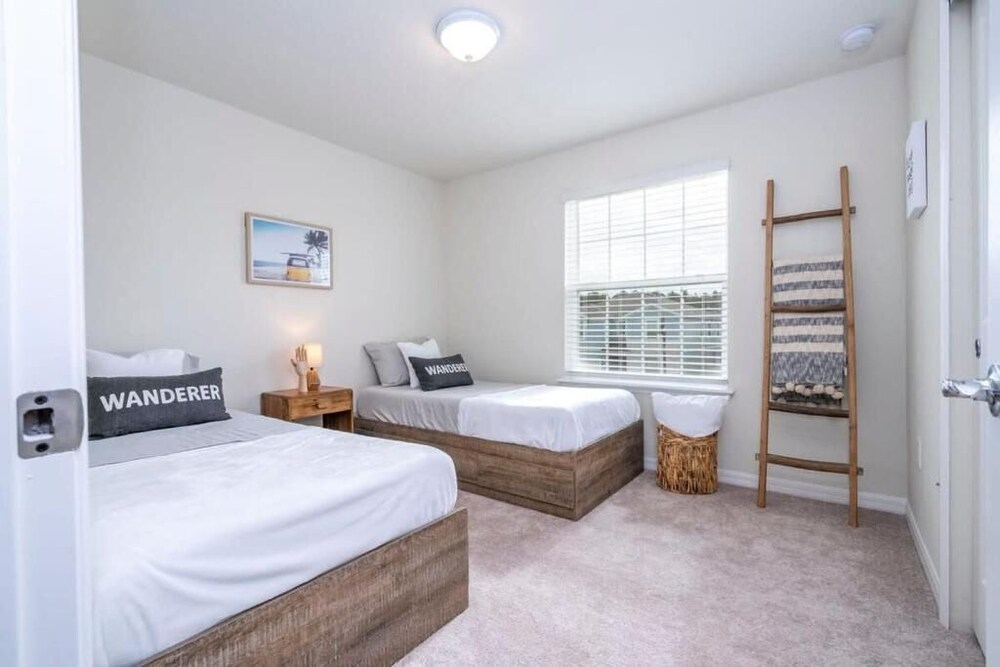 Relaxing Getaway With Private Pool & Lake View - Image 3