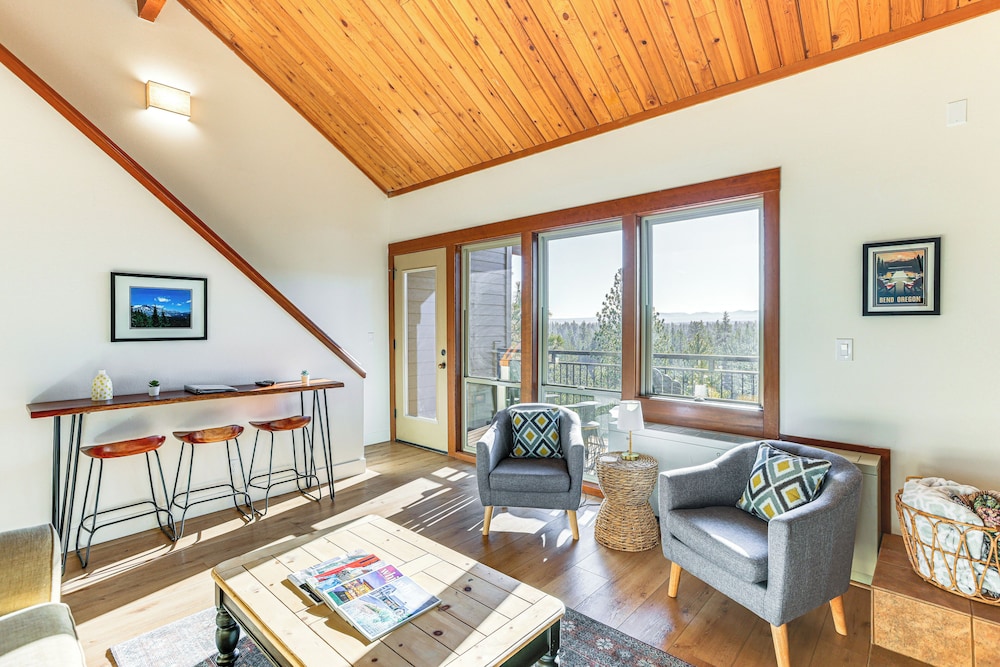 Hike, Ski & Golf: Bend Condo at Seventh Mtn Resort