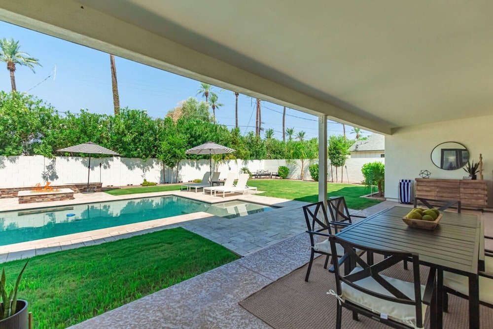 Modern Arcadia Estate Htd Pool Bikes Chef Kitchen