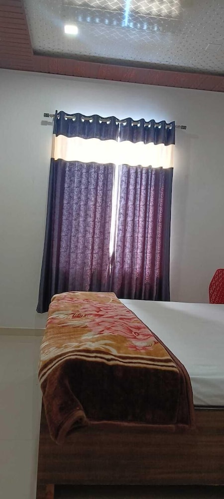 Kanak Hotel & Restaurant
