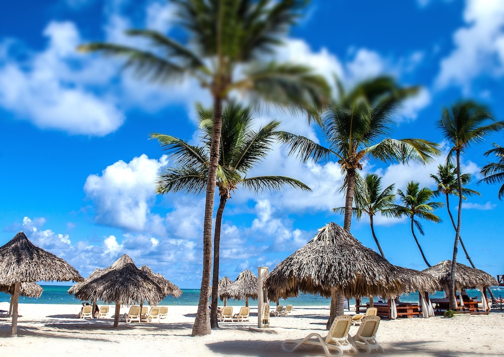 Los Corales Beach Village