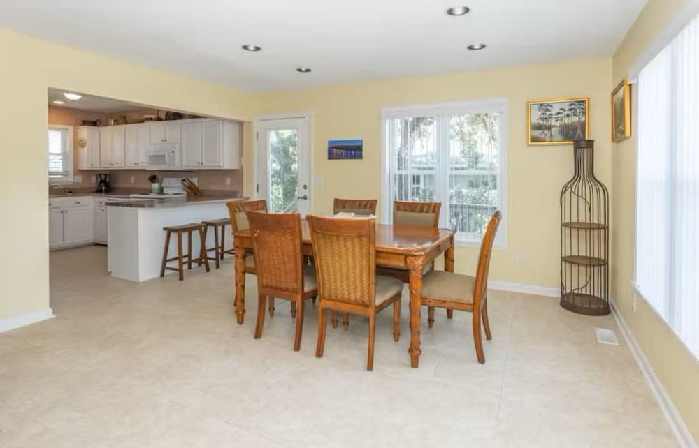 Walk to Beach Private Deck Family Fun