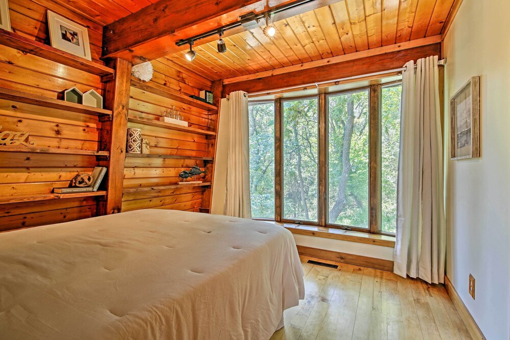 New York City Vacations - Walk to Tuttle Creek Lake: Secluded Scenic Retreat - Property Image 4