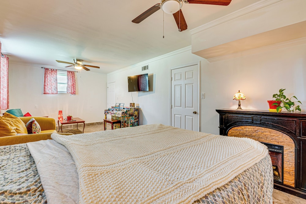 1 Mi to Train: ATL Area Apt w/ Patio & Shared Yard