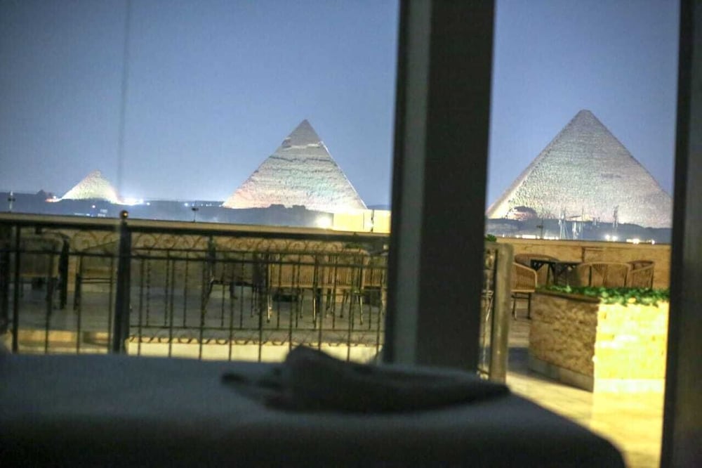Point Pyramids View Inn