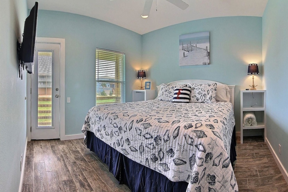 Seahorse Shanty OV32