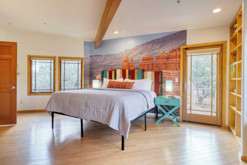 Cathedral View by Avantstay Pool Table + Hot Tub