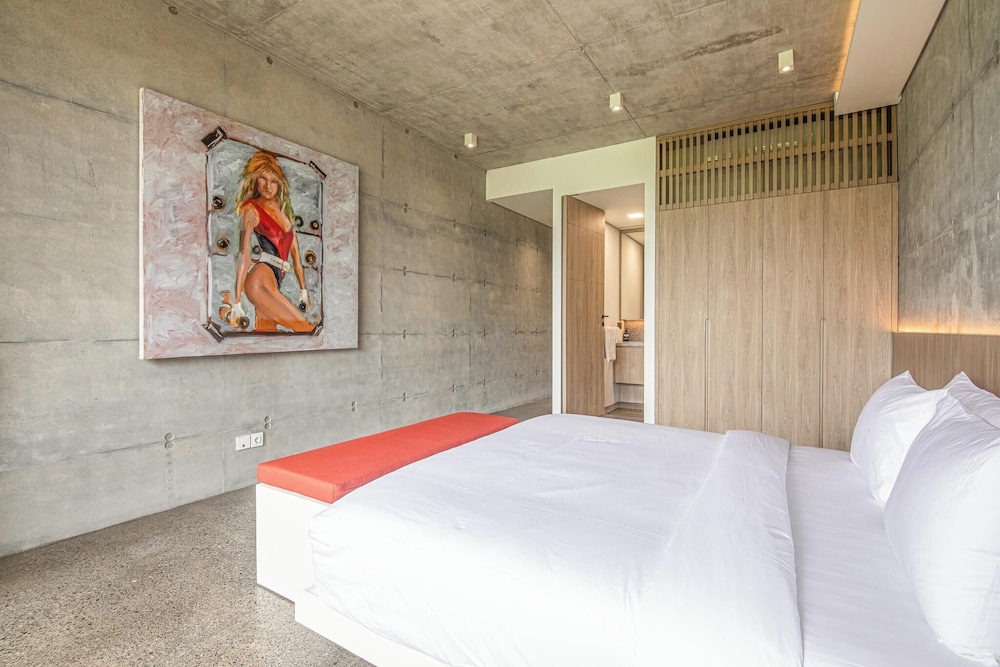 Modern 2BR Villa Enclosed Living Heart of Canggu