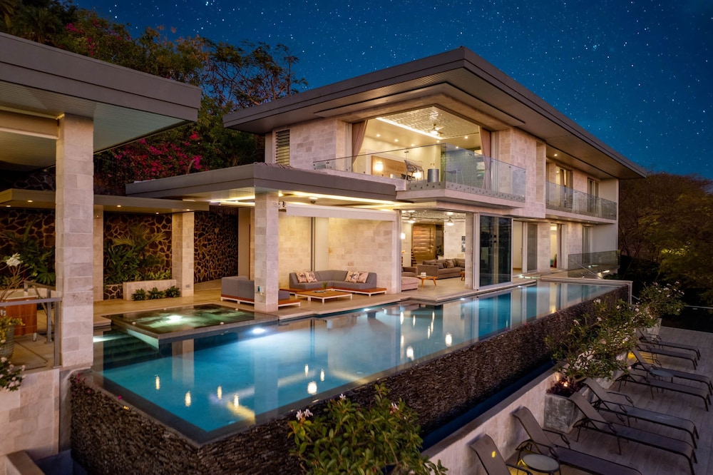 Luxury Villa Hot Tub Ocean Views Fully Staffed