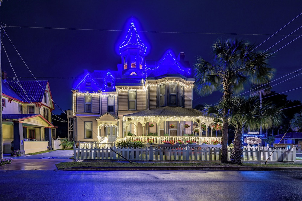 Grand Gables: Home 1 Block to St Johns River
